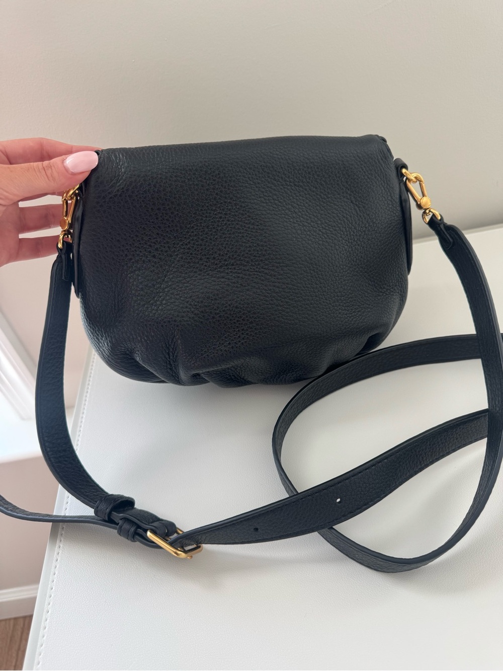 Marc Jacobs Black Pebbled Leather Crossbody with Gold Plaque - Picture 4 of 4